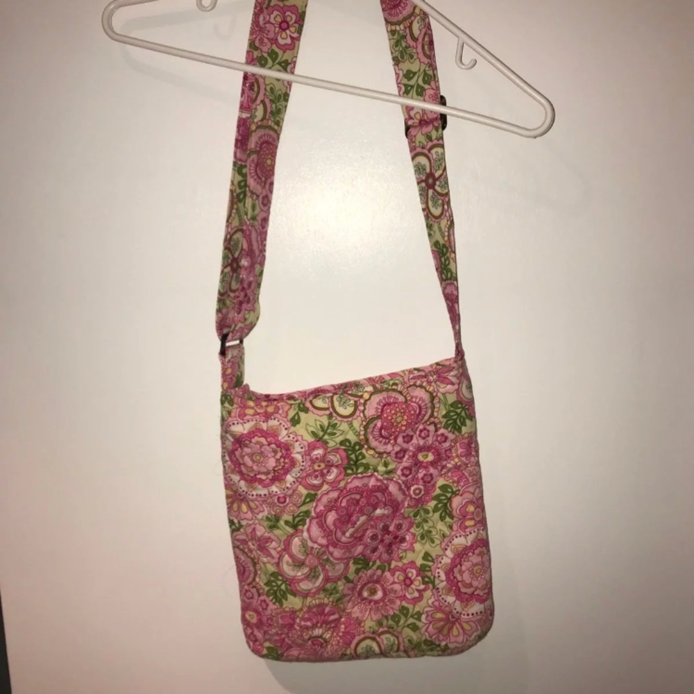 ALMOST NEW VERA BRADLEY